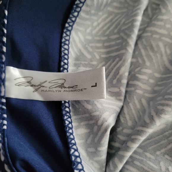 Marilyn Monroe Night Gown - Picture 11 of 12